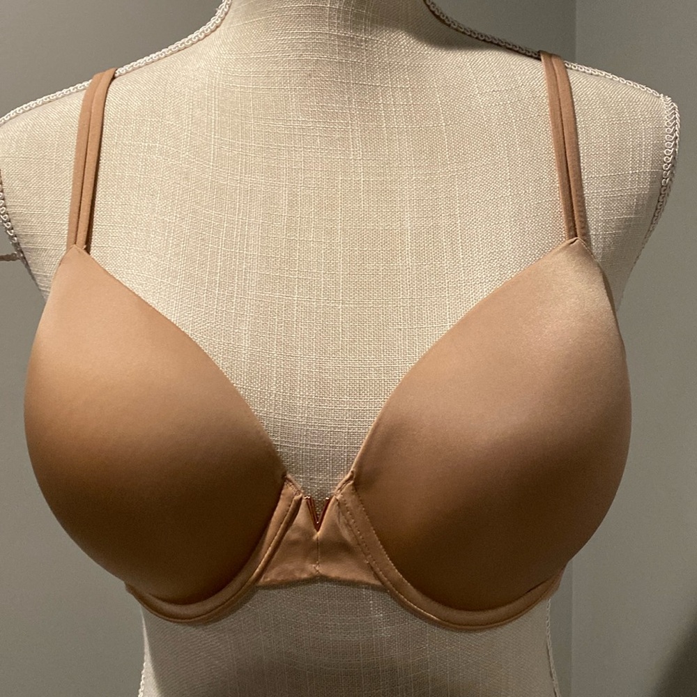 Victoria’s Secret Bra Size: 36D
